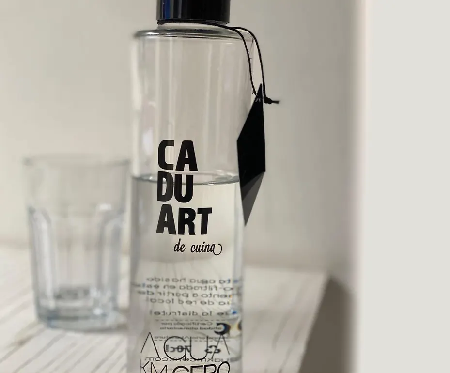 botellas agua km 0 personalizadas 1